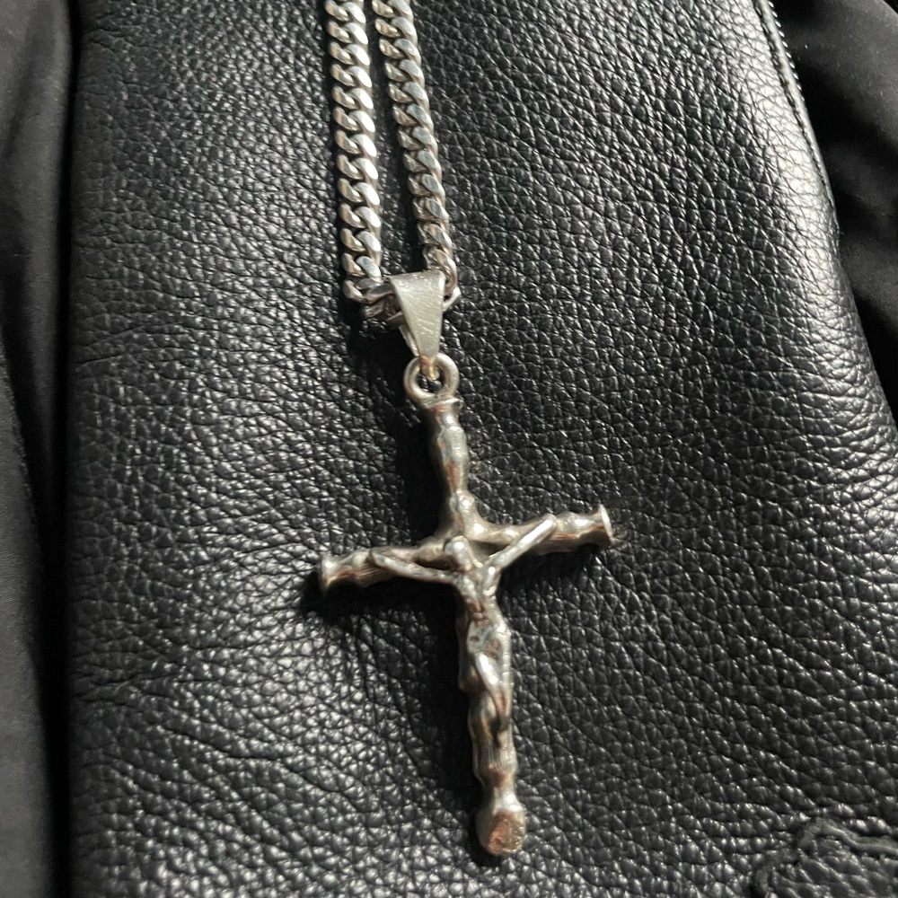 .925 Cuban Link chain w/ .925 Jesus pendant